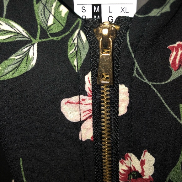 High-Low Floral Top - Picture 4 of 4